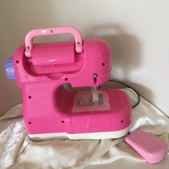 Sewing Machine Toys for Girls, Toy Craft Kits - Picture 4 of 7